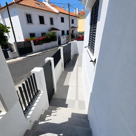 Ferienhaus Luxury House, Private Rooftop Jacuzzi With View On Tagus & Monuments Lissabon