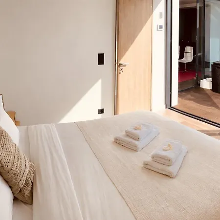 Luxury House, Private Rooftop Jacuzzi With View On Tagus & Monuments Ferienhaus *