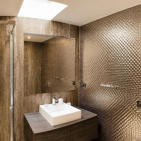 Luxury House, Private Rooftop Jacuzzi With View On Tagus & Monuments بيت للعطل *