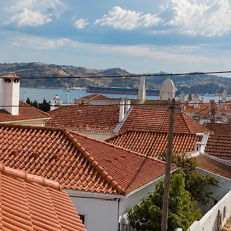 Luxury House, Private Rooftop Jacuzzi With View On Tagus & Monuments بيت للعطل